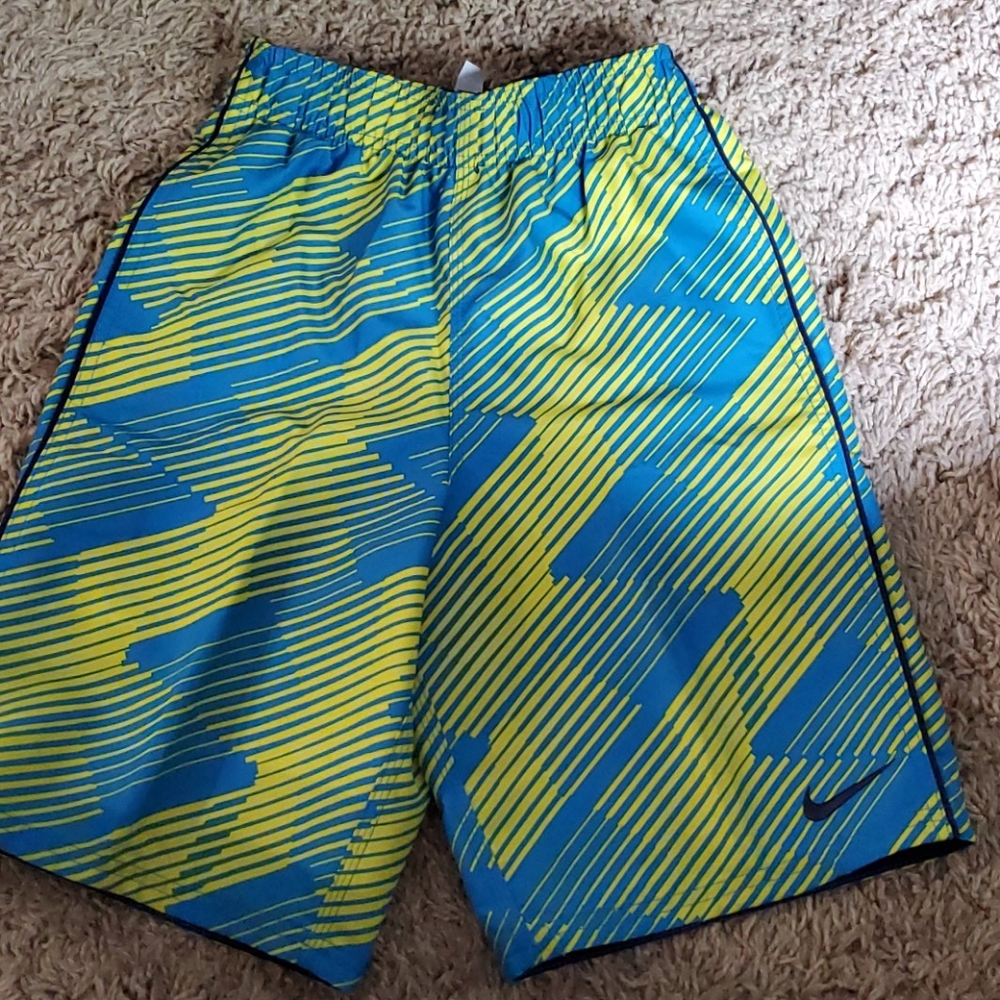 Nike Boys Swimtrunks Size M